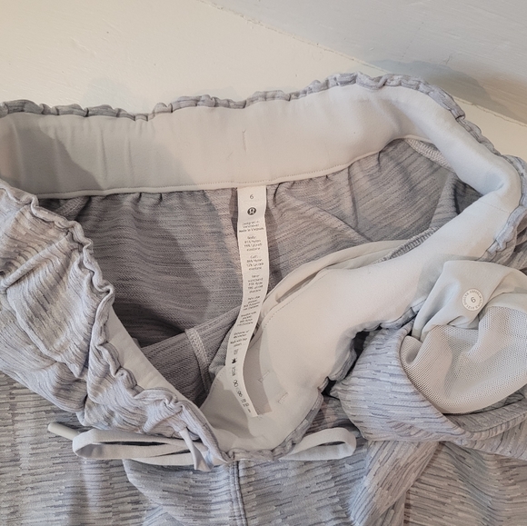 Lululemon Stretch High-Rise Joggers, Color LinearTempo Jacquard Silver Sz 6 - Picture 10 of 14